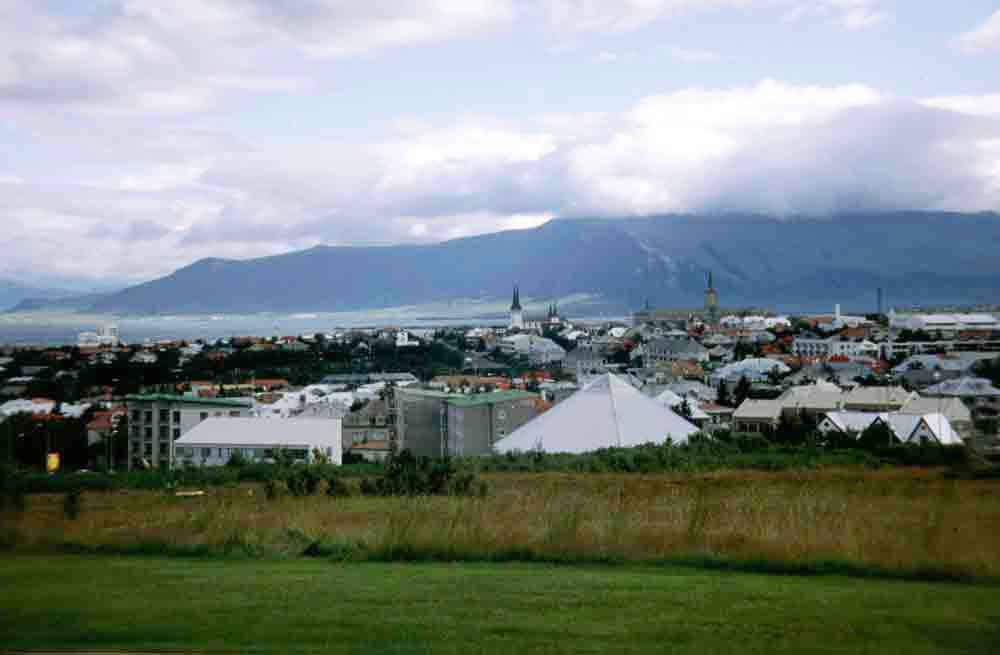 Islandia 035 - Reykjavik - panorámica - 1997.jpg